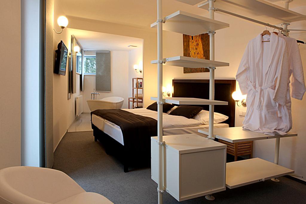 Hotel Koruna Хлумец-над-Цидлиноу Экстерьер фото