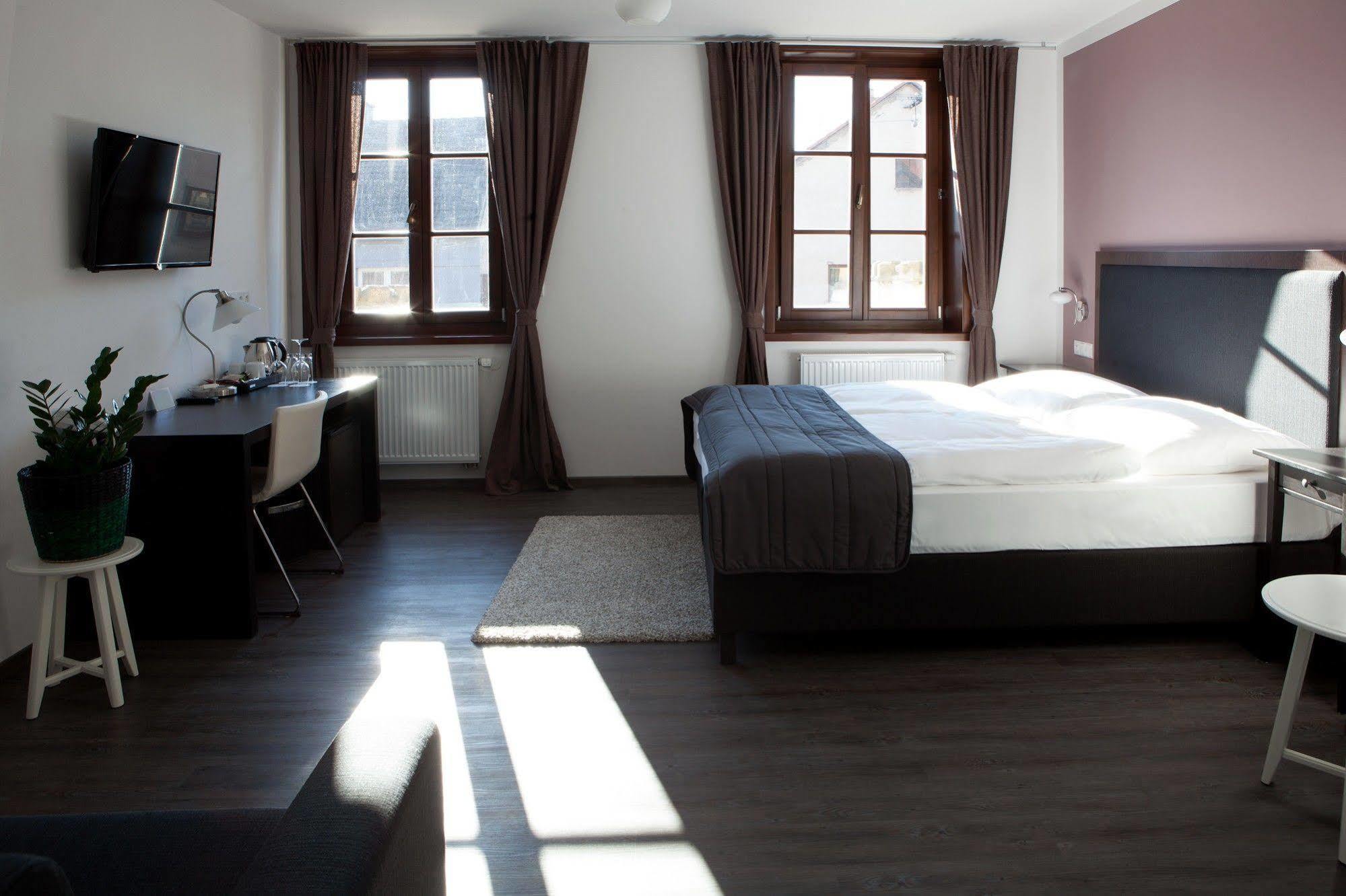 Hotel Koruna Хлумец-над-Цидлиноу Экстерьер фото